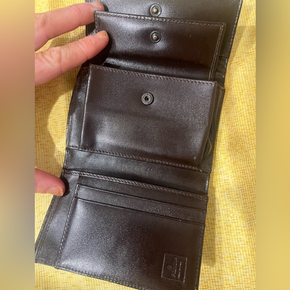 Fendi wallet w/fendi dust bag - Picture 9 of 16